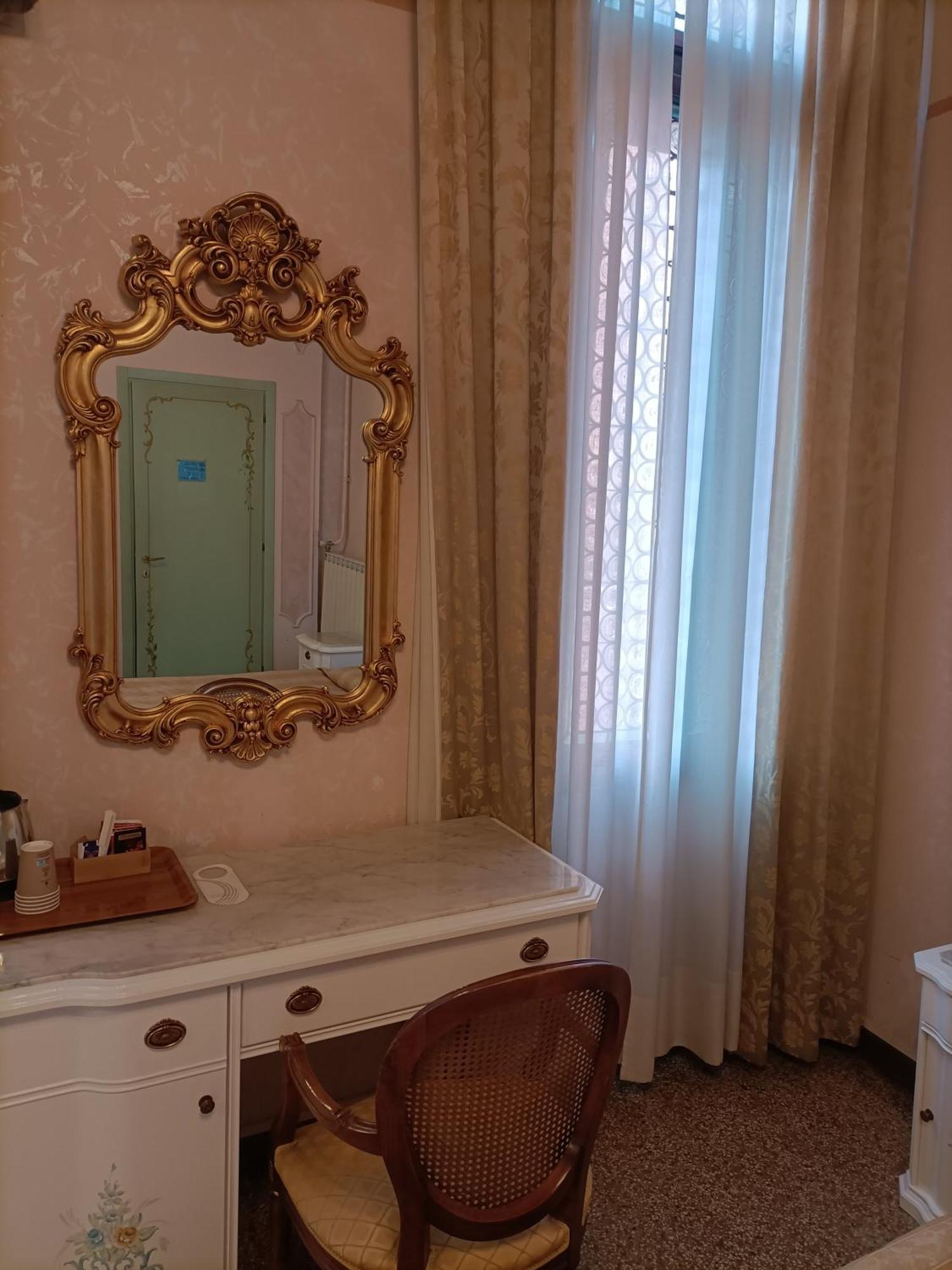 Palazzo Lion Morosini - Check In Presso Locanda Ai Santi Apostoli Βενετία Εξωτερικό φωτογραφία