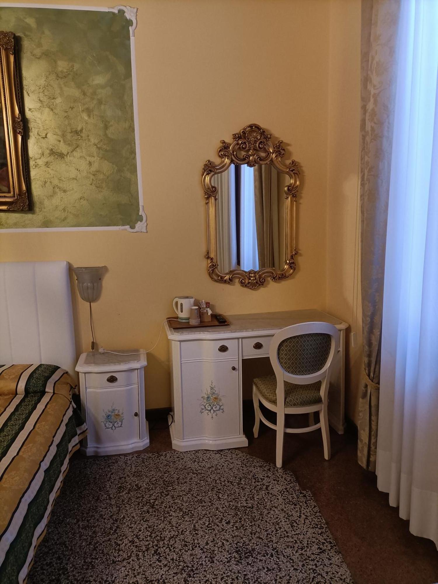 Palazzo Lion Morosini - Check In Presso Locanda Ai Santi Apostoli Βενετία Εξωτερικό φωτογραφία