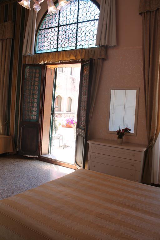 Palazzo Lion Morosini - Check In Presso Locanda Ai Santi Apostoli Βενετία Εξωτερικό φωτογραφία