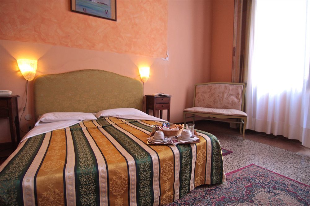 Palazzo Lion Morosini - Check In Presso Locanda Ai Santi Apostoli Βενετία Εξωτερικό φωτογραφία