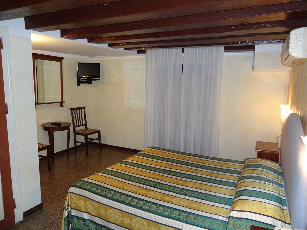Palazzo Lion Morosini - Check In Presso Locanda Ai Santi Apostoli Βενετία Εξωτερικό φωτογραφία