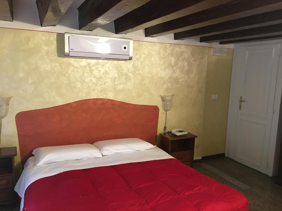 Palazzo Lion Morosini - Check In Presso Locanda Ai Santi Apostoli Βενετία Εξωτερικό φωτογραφία