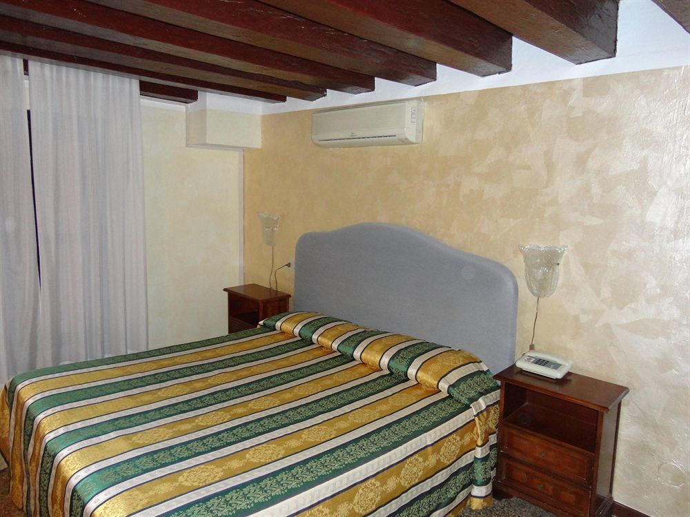 Palazzo Lion Morosini - Check In Presso Locanda Ai Santi Apostoli Βενετία Εξωτερικό φωτογραφία